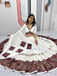 Lanzamiento de Nuevos Lehengas Choli Dupatta Modernos y Festivos para la Fiesta de Diwali, en Algodón Puro con Espejos Reales y Trabajo Artesanal, Zain Exports para Todas las Temporadas - Product Image 5
