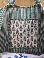 Sac fourre-tout d'épaule matelassé en coton indien imprimé à la main Pinksa Fashion avec fermeture ouverte et poches pour femme – Collection Printemps-Été