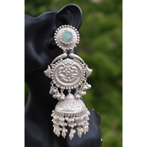 Nouvelle conception, boucles d'oreilles créoles jhumka en laiton aspect argent, faites à la main, style traditionnel, avec pierres, pour filles et femmes - Product Image 1