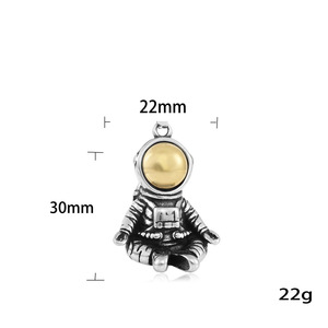 Yunnique – pendentif astronaute en acier titane pour femmes, collier unique, Punk, rétro, tendance, à la mode, 280729 - Product Image 3