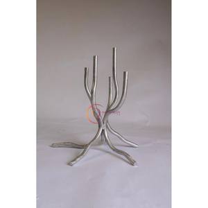 Candélabre lumineux élégant Design unique Candélabres en métal de meilleure qualité Articles de table d'église Pots à bougies en argent rustique à 5 bras - Product Image 4