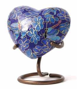 Petite urne souvenir coeur avec support urnes en laiton gravées pour cendres de bébé souvenirs coeur de haute qualité par Falah International - Product Image 1