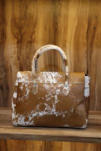 Bolso de mano de piel de vaca occidental para mujer con elegante bolso de hombro con patrón de logotipo de piel de vaca para viajes - Product Image 4