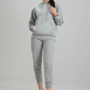 Vente en gros Ensemble deux pièces avec logo de broderie personnalisé Survêtement à blocs de couleurs pour femmes Slim Fit Polyester Jogging - Product Image 5