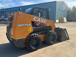 Chargeuse compacte sur chenilles CASE SR175B Diesel d'occasion avec godet frontal - Product Image 3