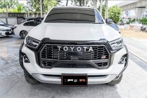 รถกระบะโตโยต้า ไฮลักซ์ คอนเควสต์ ดับเบิ้ลแค็บ ปี 2024 พวงมาลัยซ้าย ภายในสีเข้ม - Product Image 2