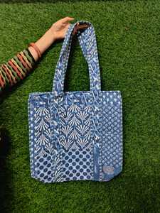 Bolso de lona acolchado con parche para el hombro, bolso de algodón con estampado a mano, Floral, ecológico, sostenible, para compras, playa, bohemio, bolso de fin de semana - Product Image 2