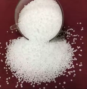 Engrais organique liquide d'azote pour la croissance optimale des plantes NPK 15-15-15 à dégagement rapide avec oligo-éléments essentiels - Product Image 2