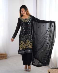 Costume Salwar brodé prêt à l'emploi de créateur, parfait pour les fêtes de mariage et les festivals, disponible à un prix abordable - Product Image 3