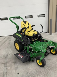 Cortadora de Césped Comercial John Deere Z920M 2022 con Giro Cero, Motor Kawasaki de 23.5 HP y Plataforma de Corte de 54'' en Venta - Product Image 2