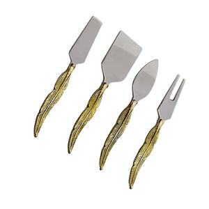 Cuchillo esparcidor de queso con logotipo personalizado, juego de mesa de comedor de diseño real con mango de pluma de diseño increíble - Product Image 1