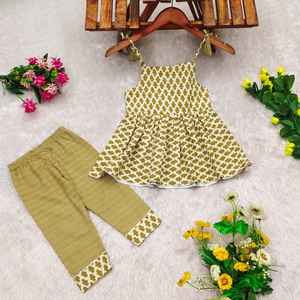 Traje Étnico Tradicional Indio de Moda Shoryam para Niñas |   Conjunto de Pantalones y Top con Tirantes Florales Color Mostaza, Secado Rápido, Ropa de Fiesta para Niños - Product Image 2