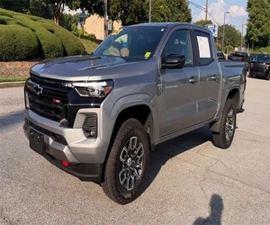 Offre exceptionnelle : Chevrolet Colorado Z71 Crew Cab 4x4 d'occasion 2023 - Product Image 1