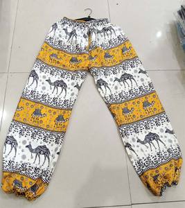 กางเกงทรงฮาเร็มเรยอนสไตล์ฮิปปี้โบฮีเมียนสำหรับผู้หญิงพิมพ์ลายอูฐ GC-AP-849ใส่อยู่บ้านสำหรับโยคะฤดูร้อนพร้อมการตกแต่งที่ยืดหยุ่น - Product Image 3