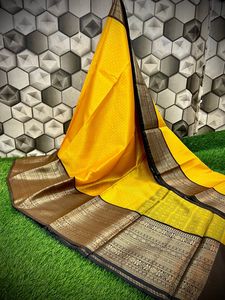 Op Maat Gemaakte Brokaat Zijden Sarees Gemaakt Van Pure Zijden Stoffen, Ideaal Voor Het Maken Van Dameskleding In Goud En Zwarte Rand. - Product Image 4