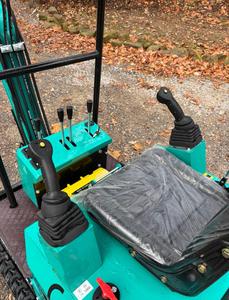 ENVÍO GRATUITO, Miniexcavadora de Orugas de 1 Tonelada, Marca CFG MH12RX, Nueva, con Motor de Gasolina Briggs de 15 hp, Certificación EPA y CE, ROPS Abierto, Pulgar Hidráulico - Product Image 5