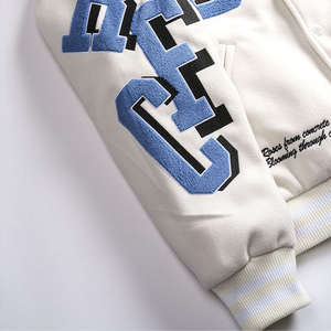 Veste de baseball en chenille surdimensionnée personnalisée pour homme avec broderie de lettres et col rabattu, style universitaire tendance - Product Image 5