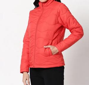 Usine de services matériels Veste à glissière de luxe pour femmes personnalisée grande taille Impression Veste d'hiver rembourrée pour femmes détachable à la mode - Product Image 4