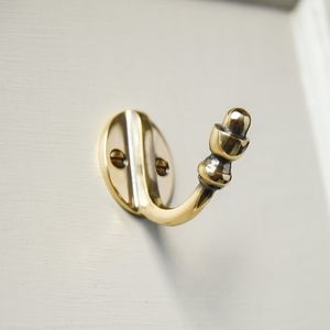 Crochets muraux robustes en laiton pour les zones utilitaires, supportant des objets lourds avec une installation sécurisée et des performances durables au quotidien - Product Image 1