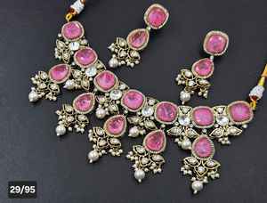 Collier plaqué or de qualité supérieure et ensemble de boucles d'oreilles avec Kundan clouté forme carrée bijoux de créateur femmes parfait pour les cadeaux - Product Image 3