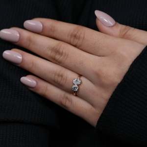 แหวนเพชรทรงรี Toi Et Moi ที่เพาะเลี้ยงในห้องปฏิบัติการ ประดับด้วยเงินสเตอร์ลิงและทองคำ ความใสระดับ VS สี EF - คอลเลกชันแหวนเพชรสุดหรู - Product Image 4