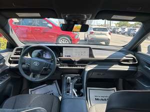 Toyota Crown XLE AWD Turbo Híbrido SUV 2024 Gris, Usado, con Techo Solar, Arranque Remoto, Asientos de Cuero, Paquete Tecnológico, Llantas de Aleación - Product Image 5