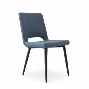 Chaise de salle à manger moderne haut de gamme PASCAL avec assise en tissu doux et pieds en métal durables, idéale pour les cafés et les hôtels - Product Image 1