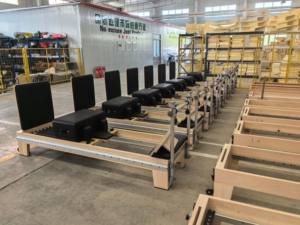 Réformateur de formation réglable multifonction en gros Rail complet deux voies Réformateur de Pilates en bois d'érable massif - Product Image 6