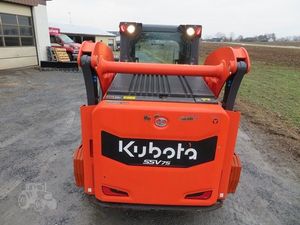รถตักล้อยาง KUBOTA SSV75 พร้อมเครื่องยนต์ดีเซล 4 จังหวะ หลายสูบ 70 ซีซี ระบายความร้อนด้วยน้ำ ให้ผลผลิตสูง สตาร์ทด้วยเท้า - Product Image 3