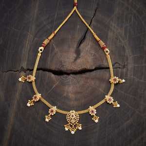 Collier court authentique en argent poli or avec pampille et pierres de rubis verts - Bijoux religieux hindous d'inspiration culturelle pour femmes - Product Image 4