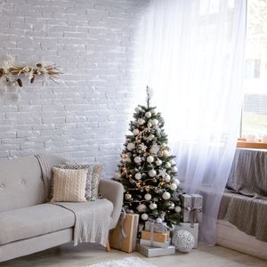 Nuovo Albero di Natale di Lusso Pre-Illuminato Sestriere Santa's House, 150 cm di Altezza, con 450 Rami, Dimensioni Personalizzabili e Supporto in Metallo - Product Image 1