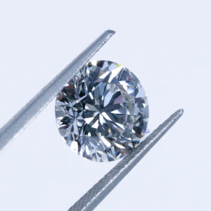 Brillez de mille feux avec un diamant naturel rond taille brillant de 1,5 carat, clarté VVS1, Gurukrupa ND07J, certifié pour les bijoux - Product Image 2