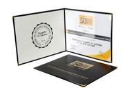 Cadre de diplôme de couleur noire avec logo personnalisé en gros avec disposition pour détenir des certificats