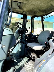 Legendry 310SJ RETROEXCAVADORA Cabina cerrada con controles de piloto de CA 4X4 Cubo de uso general y neumáticos 19,5 a la venta - Product Image 6