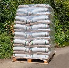 Granulés de bois DIN PLUS / -A1 en forme de bâtonnets, 8% d'humidité, 0,5% de teneur en cendres, vente en gros en Europe, biomasse en sacs plastiques de 15 kg - Product Image 5