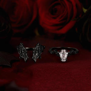 Ensemble de bagues de fiançailles Jeulia Gothic Black Bat Coffin Cut - Bijoux de mode - Product Image 6