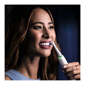 Cepillo de Dientes Eléctrico y Cepillo para el Cabello IO SERIES 10 Blanco, Producto Premium - Product Image 4