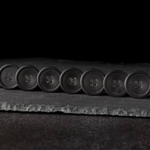 Botón Natural de Cuerno de Búfalo al por Mayor, Acabado en Blanco para Accesorios de Ropa, Alta Calidad - Product Image 1