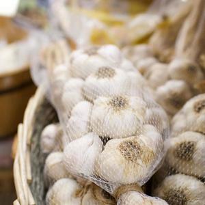 Ail blanc frais dans un sac en maille de 10 kg à vendre/où acheter de l'ail sain, des sacs en maille de légumes frais