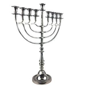 Candélabre de Hanukkah élégant en fonte d'aluminium martelé à 9 branches finition argentée moderne pour la décoration intérieure et le cadeau - Product Image 5