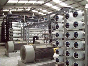 Sistema de Desalinización por Ósmosis Inversa (RO) de 5000 L/Hora, 5 kW, 380V, 3000 kg - AKTIFPAK de AAT (1 Año de Garantía, Soporte en Línea) Estambul - Product Image 5