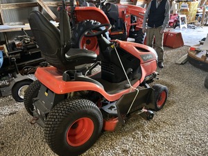 รถตัดหญ้าแบบนั่งขับ Kubota T2290 เครื่องยนต์เบนซิน 4 จังหวะ 173 ซีซี ระดับมืออาชีพ - Product Image 1