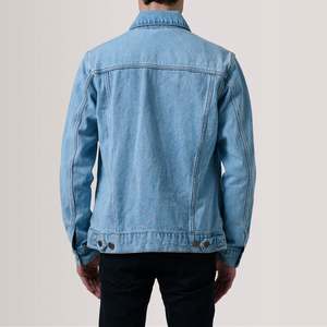 เสื้อแจ็คเก็ตเดนิมสีฟ้าอ่อนประดับกระดุมแบบ Trucker - Product Image 4