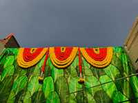 Bunga palsu mariemas dan gantungan pintu bunga panjang Toran Mandap bunga buatan rangkaian bunga Toran Blossom Dekorasi Pernikahan India indah
