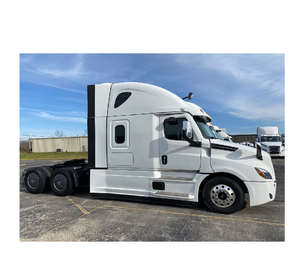 Camión Freightliner Cascadia confiable con cabina dormitorio de diseño aerodinámico y motor diésel de bajo consumo para transporte pesado - Product Image 5