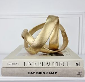 Sculpture décorative fantaisie en métal haut de gamme nouvelle Sculpture en métal doré de Style moderne avec support en marbre Sculpture de table décorative - Product Image 5