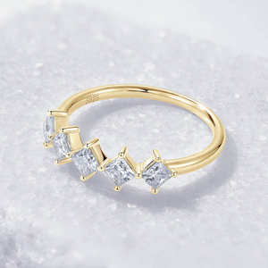 Anillo de Compromiso de Media Eternidad Cuadrado de Plata 925 con Moissanita de Corte Princesa de 3.5mm y 0.29ct, Color D, Claridad VVS1, con 5 Piedras para Mujer - Product Image 5