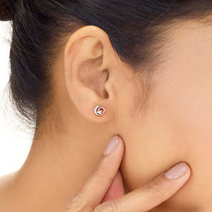 Pendientes de Diamantes con Incrustaciones Brillantes - Product Image 2