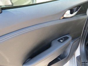 2022 Kia Stinger GT-Line intérieur foncé Wagon sièges en cuir direction gauche R17 roues en alliage boîte de vitesses manuelle automatique arrière utilisé - Product Image 2