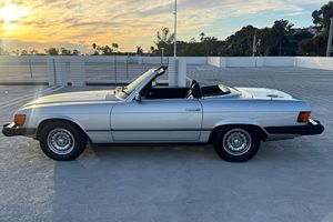 Mercedes-Benz 450SL V8 de 1978, Usado, en Buen Estado, Techo Rígido del Mismo Color, Mayormente sin Modificaciones - Product Image 3